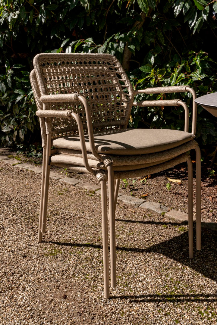 Prado ronde tuinset in teak met 6 stapelbare barista tuinstoelen