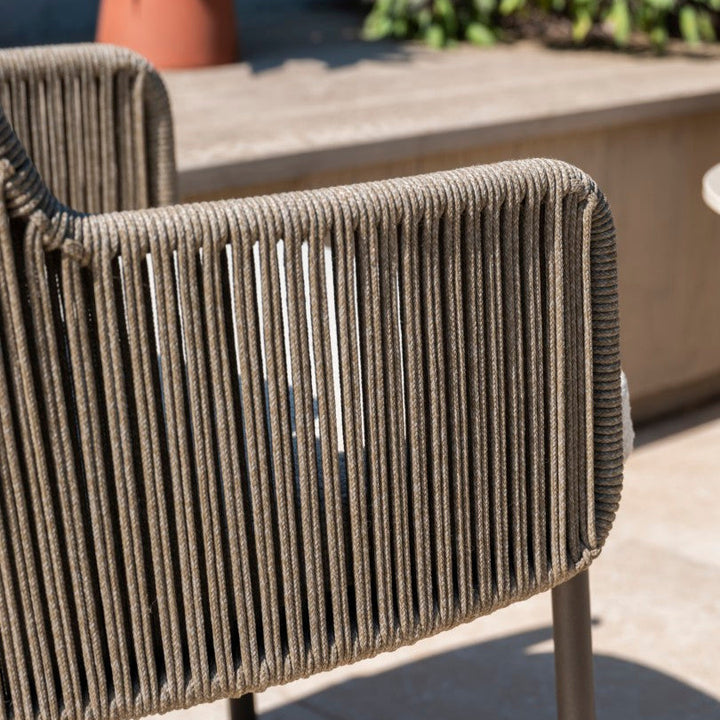 Bernini tuinstoel in bruin aluminium en beige recht geweven ronde rope