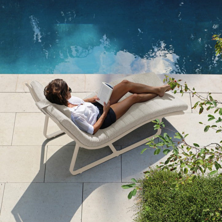 Lit de jour Florida en aluminium beige avec coussin anti-UV