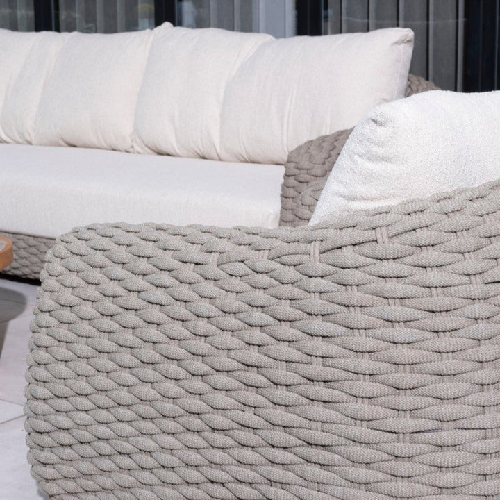 Maxime loungeset in beige gevlochten touw en all-weather kussens