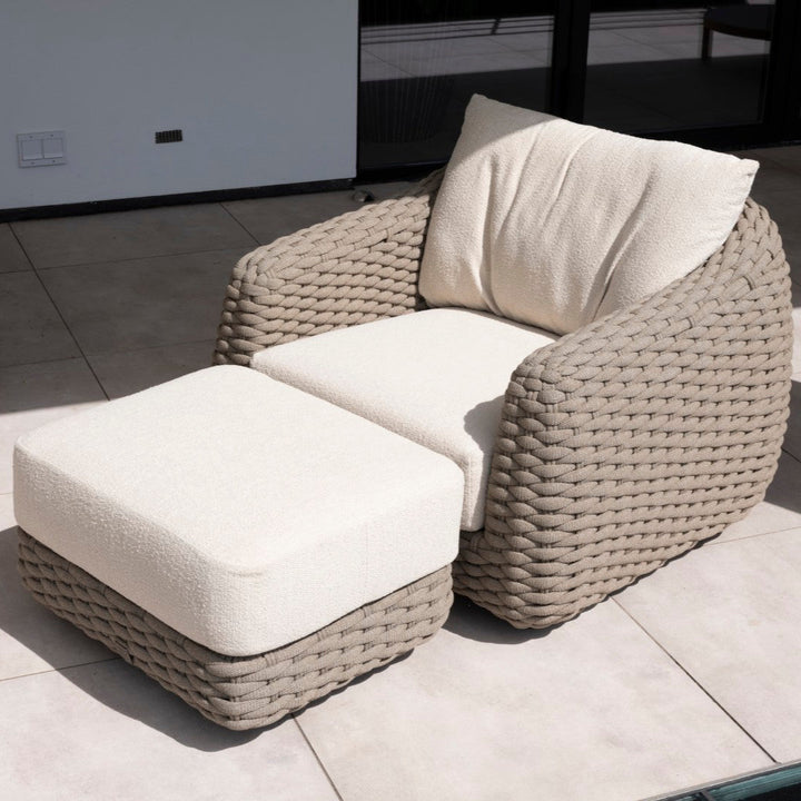 Maxime loungeset in beige gevlochten touw en all-weather kussens