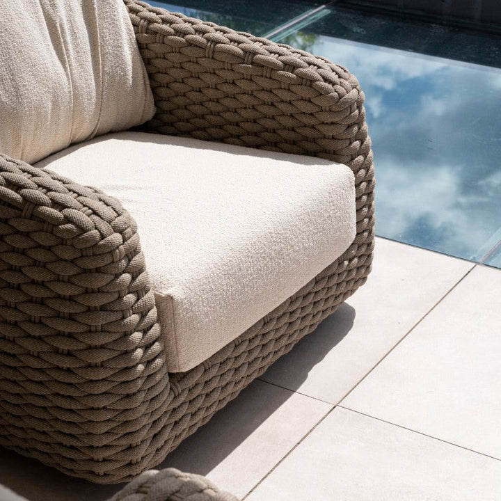 Maxime loungeset in beige gevlochten touw en all-weather kussens