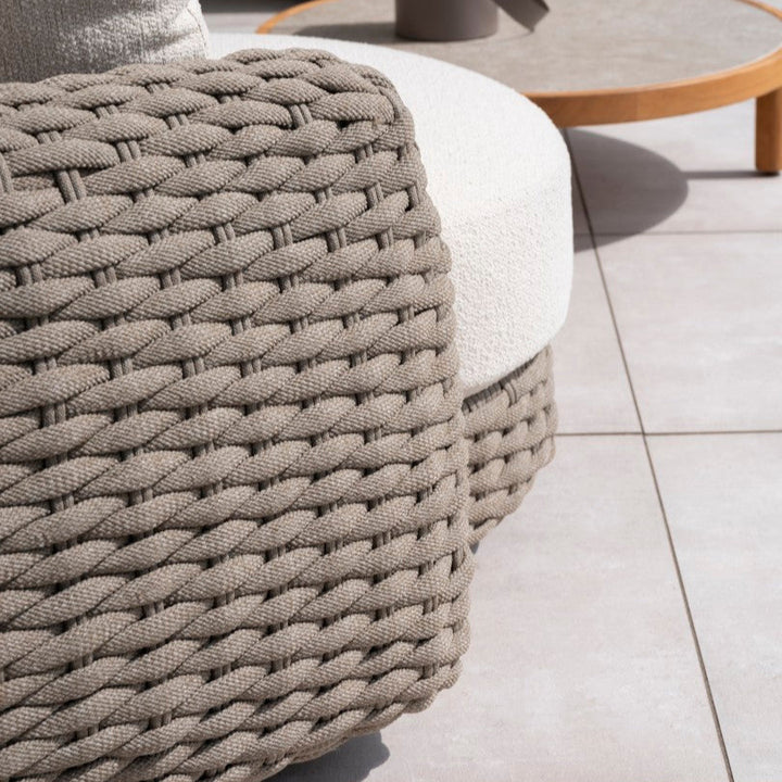 Maxime loungeset in beige gevlochten touw en all-weather kussens rechts