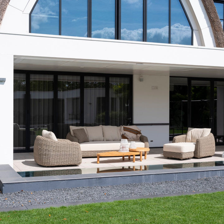 Maxime loungeset in beige gevlochten touw en all-weather kussens