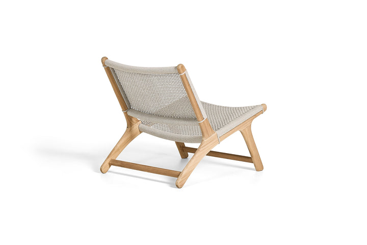 Koozy loungestoel in teak en beige vierkant geweven rope