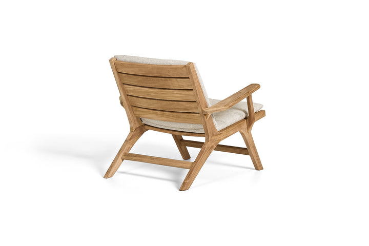 Koozy loungestoel in teak met armleuningen