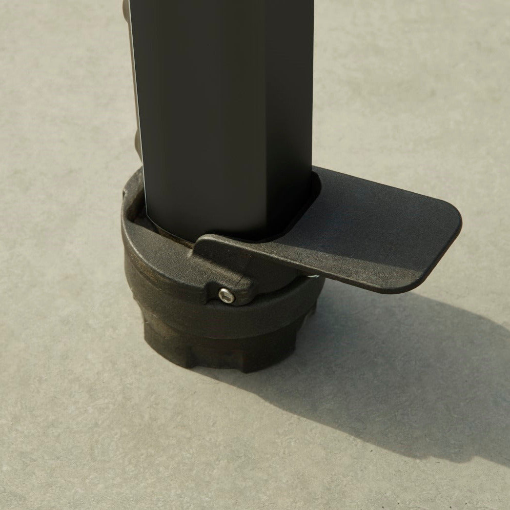 Monaco S Cantilever Parasol 250x250 Sunbrella parasol+base+cover | zwart/charcoal