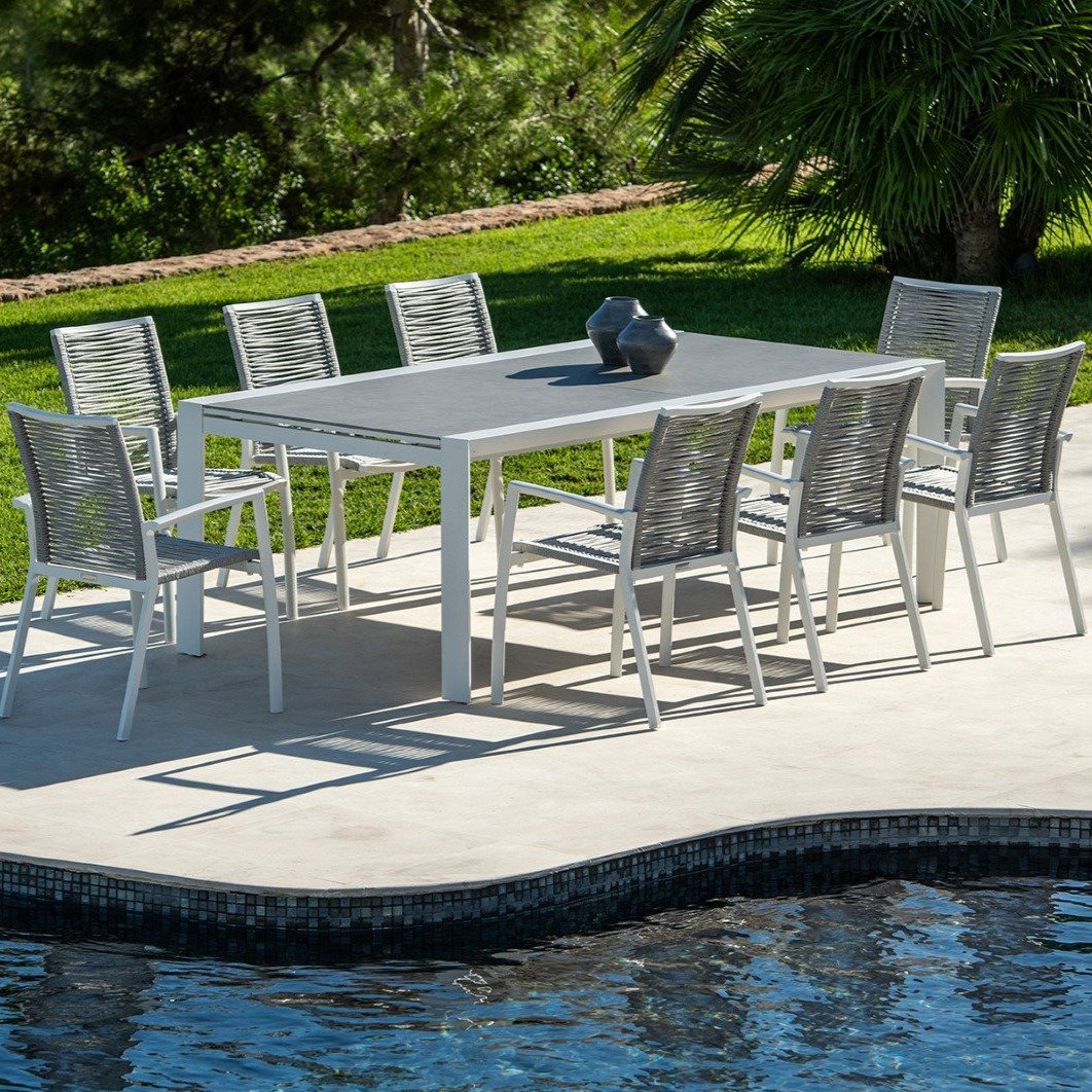 Table de jardin extensible Livorno avec plateau en céramique pleine 220-330x106 et chaise empilable Sevilla en blanc matte