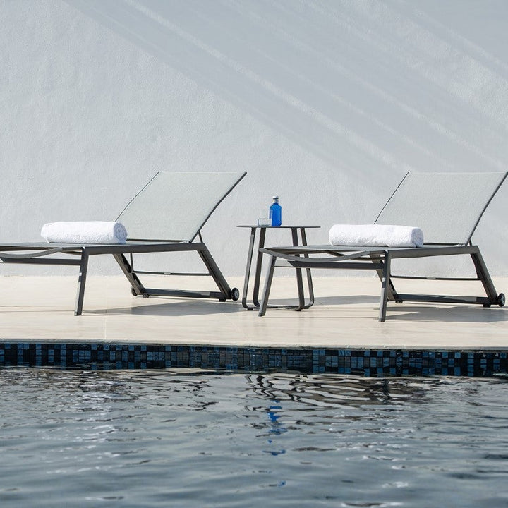Hydra Lounger Charcoal | Silver grey