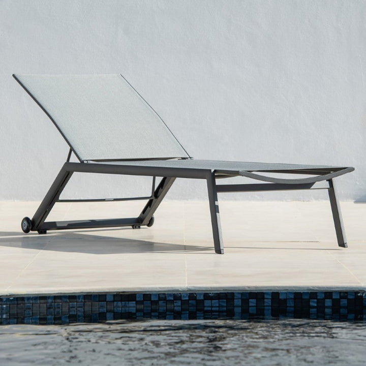 Hydra Lounger Charcoal | Silver grey