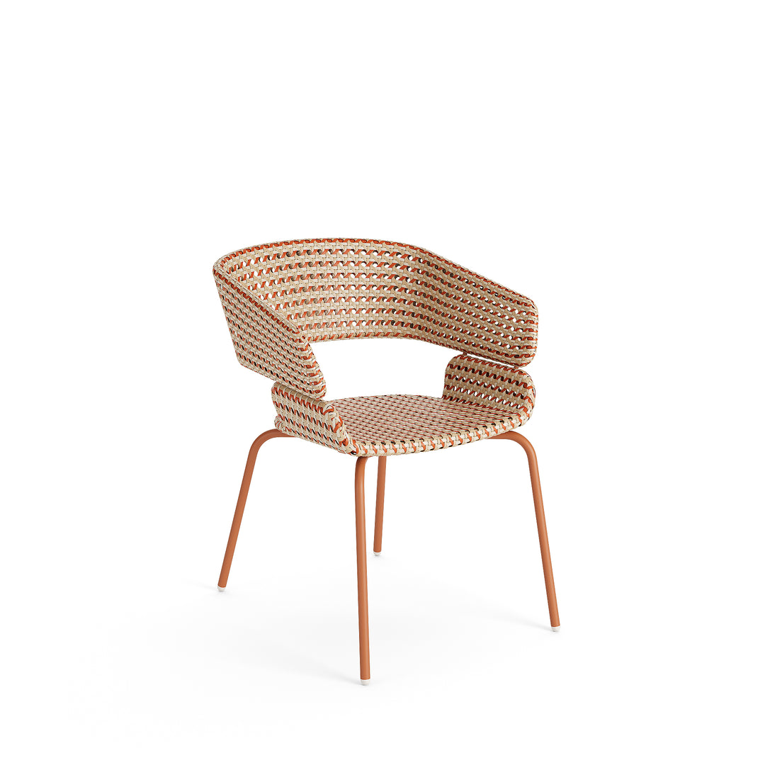 Fauteuil empilable Phil avec accoudoirs en rotin rouille mat urban glow
