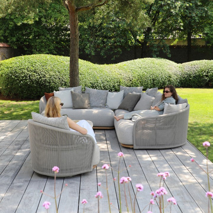 Ensemble d'angle Wave organique en aluminium beige avec corde taupe et coussins toutes saisons