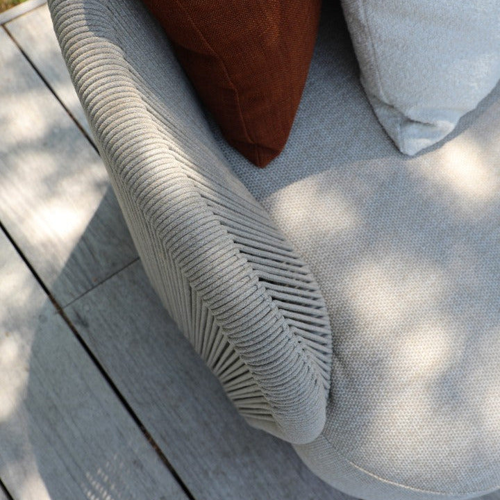 Ensemble d'angle Wave organique en aluminium beige avec corde taupe et coussins toutes saisons