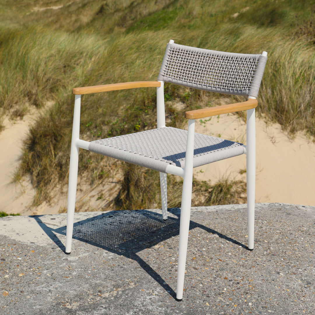 Chaise de jardin empilable Coco en aluminium blanc et corde ronde tressée carrée gris clair