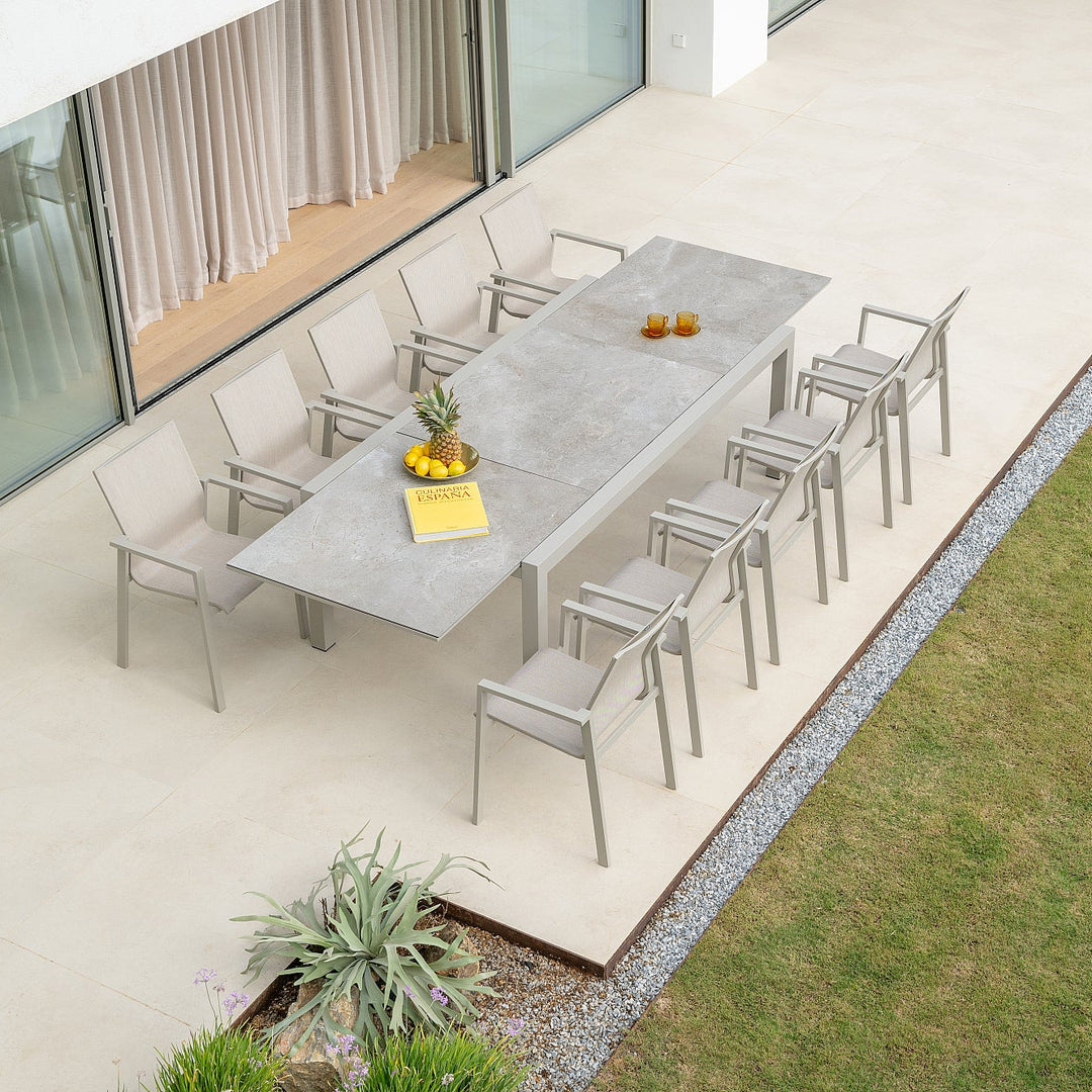 Livorno verlengbare tuintafel in beige aluminium en keramiek 220-330x106 met Beja stapelstoelen