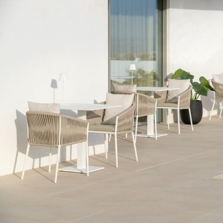 Parana garden table in white aluminum with 2 Fortuna garden chairs 
