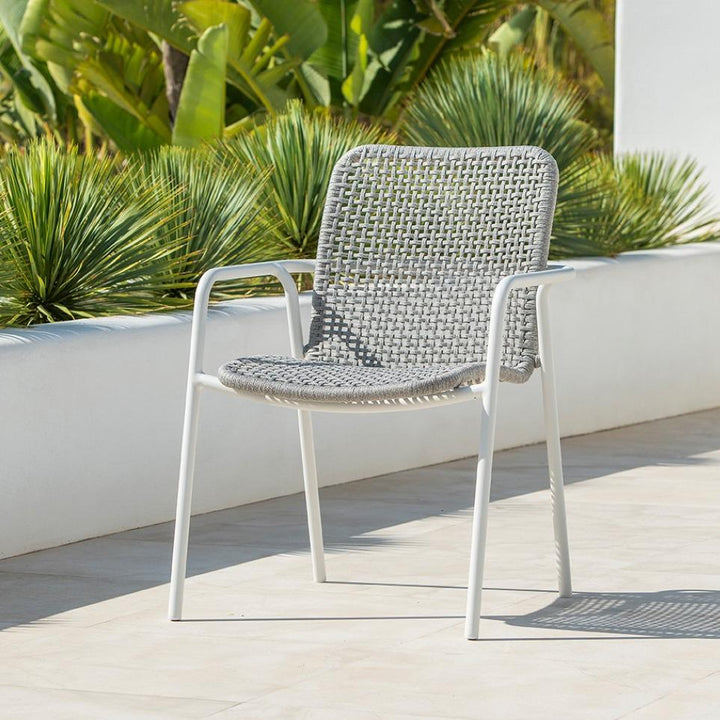 Durham stackable garden chair in white aluminum and light gray square woven round rope