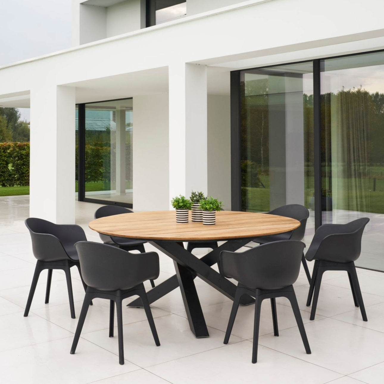 Table Xianx noir mat Ø145cm