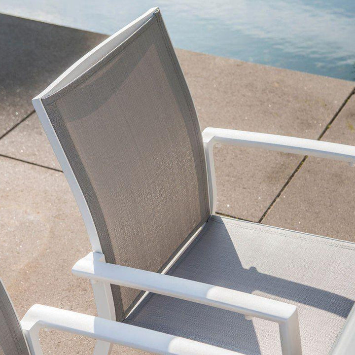 Sevilla stackable garden chair in wit aluminum and light gray textilene