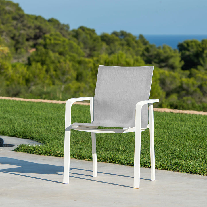 Chaise de jardin empilable Evora en aluminium blanc et textilène gris clair