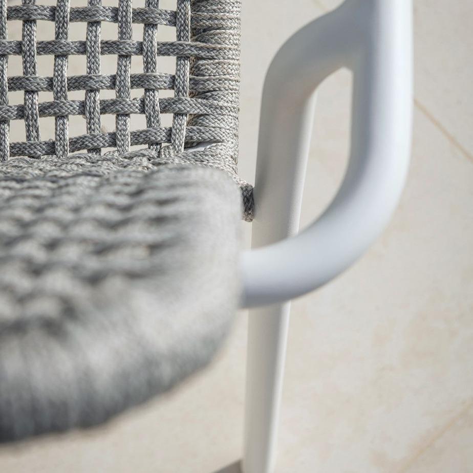 Durham stackable garden chair in white aluminum and light gray square woven round rope